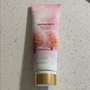Victoria's Secret Snowdrift Lotion - NEW